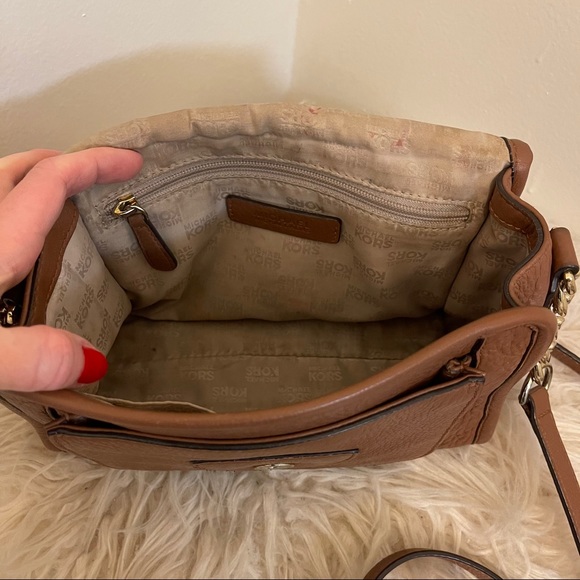 Michael Kors Margo Leather Messenger Crossbody Bag - Picture 6 of 10